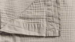 Gentle Embrace bedsprei