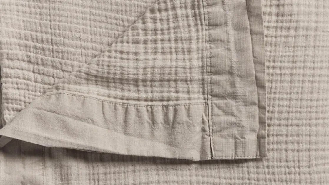 Gentle Embrace bedsprei