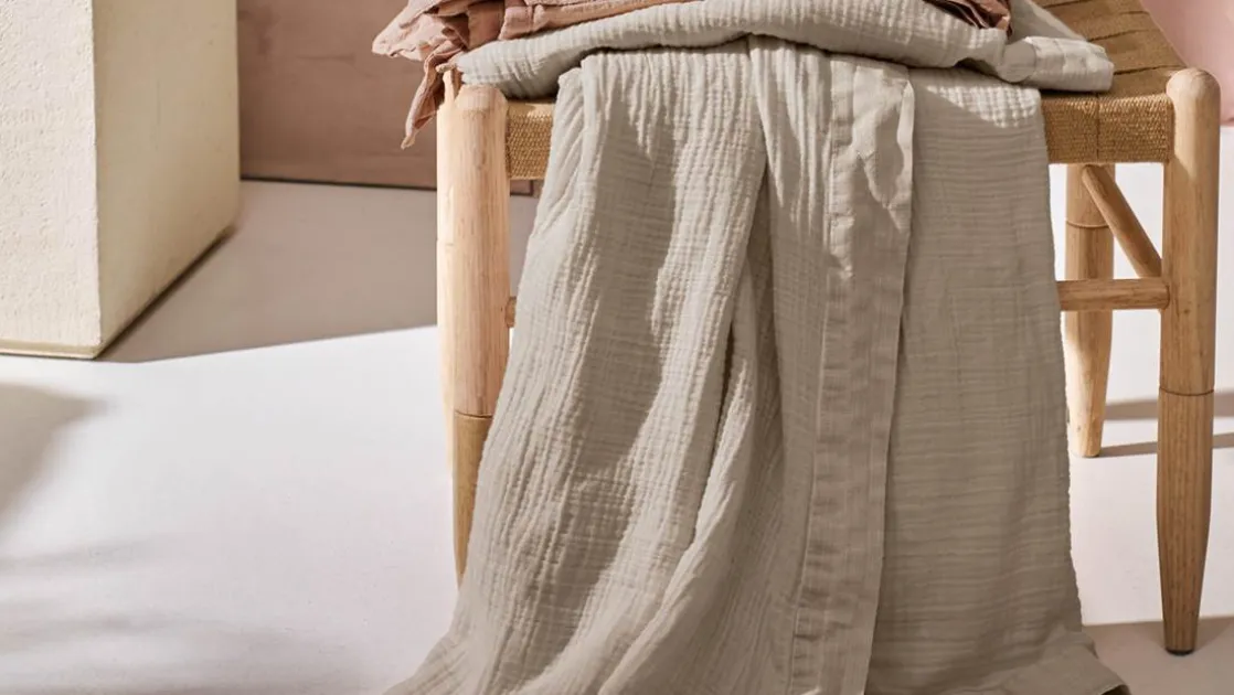 Gentle Embrace bedsprei